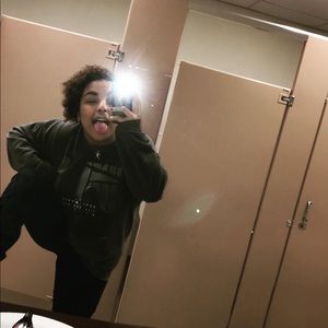 Meet your Posher, Ana